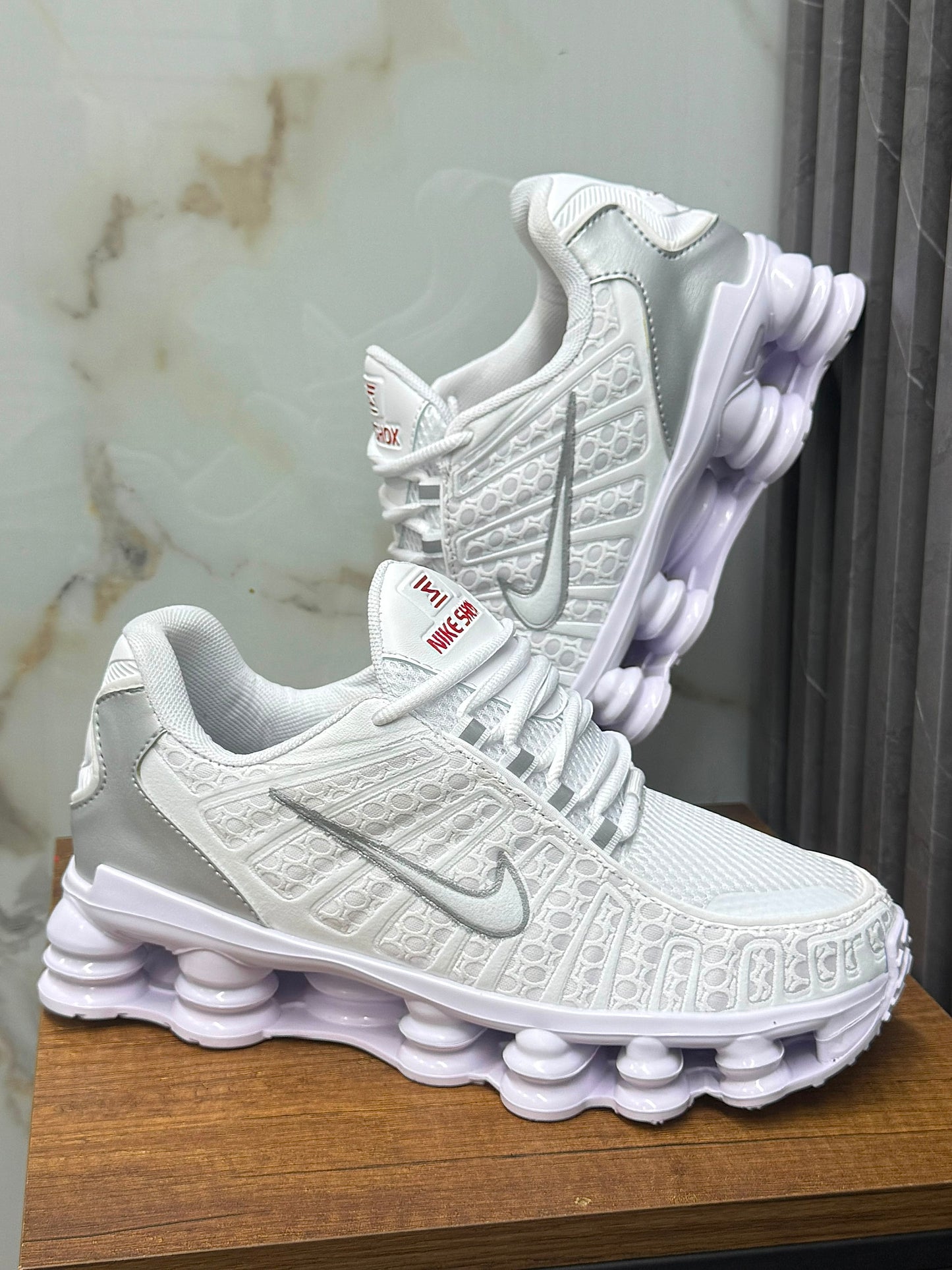 Tenis Deportivos Nike Shox para Hombre | Comodidad, Estilo y Máximo Rendimiento