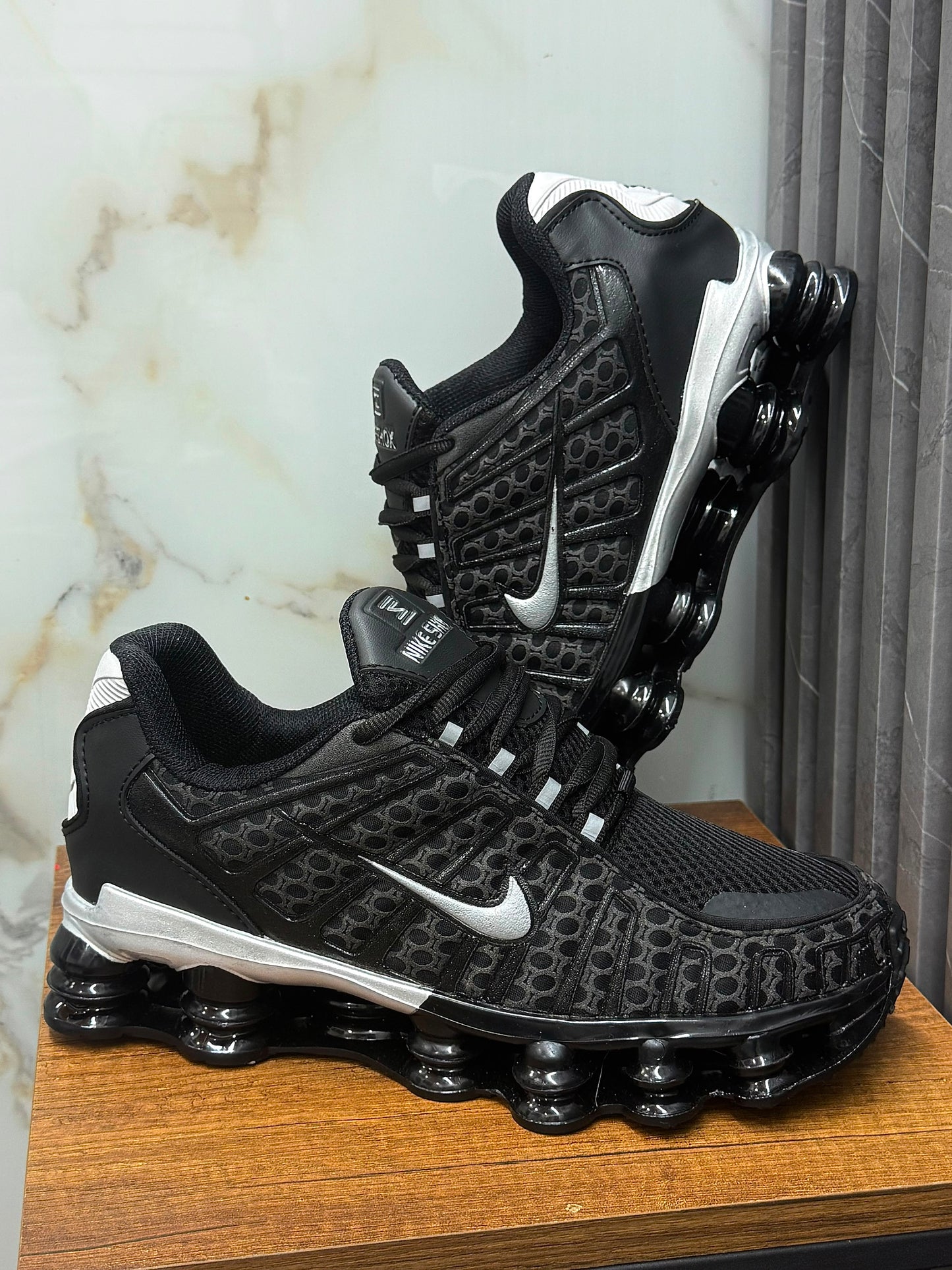 Tenis Deportivos Nike Shox para Hombre | Comodidad, Estilo y Máximo Rendimiento